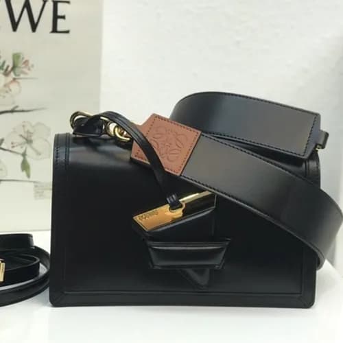 Loewe 2019 Barcelona Large Shoulder Bag, 24CM - 로에… - 1