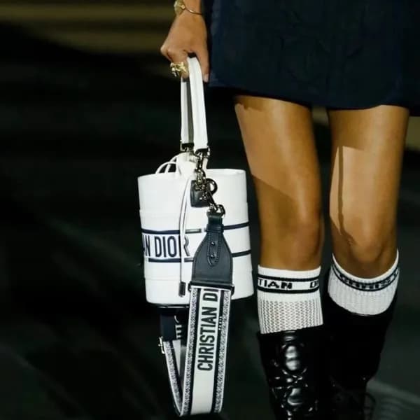 디올 여성 이니셜 화이트 토트백 - Womens White Tote Bag - dio021… - 1