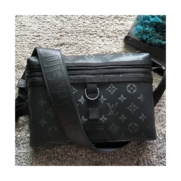 Louis Vuitton 2018 Monogram Messenger Shoulder Bag… - 1