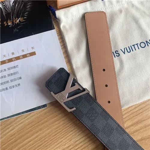 Louis Vuitton 2021 Men's Leather Belt,4.0cm,LO… - 1