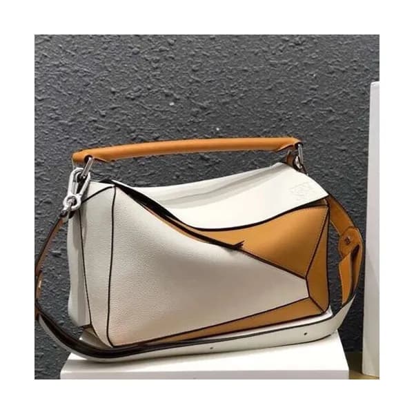 Loewe 2019 Puzzle Medium Shoulder Bag, 29CM - 로에베 … - 1