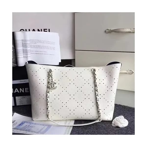 Chanel 2019 Leather Women Tote Shoulder Shopper Ba… - 1
