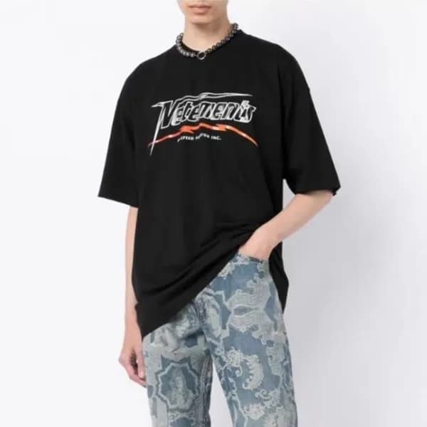 베트멍 남/녀 트렌디 블랙 반팔티 - Vetements Unisex Black Tshirt… - 1