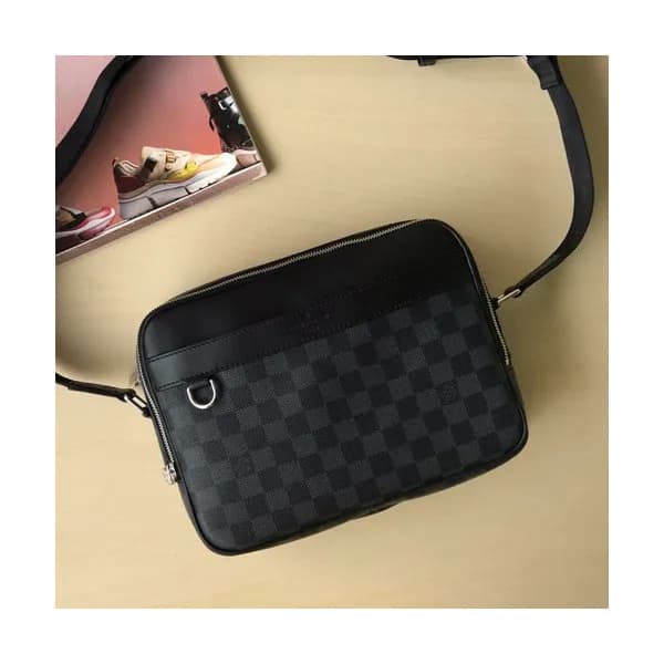 Louis Viutton 2019 Messenger Shoudler Cross Bag ,2… - 1
