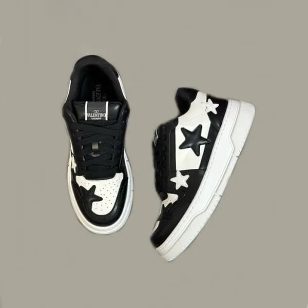 발렌티노 남/녀 블랙 스니커즈 - Valentino Unisex Black Sneakers… - 1