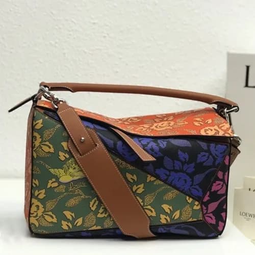 Loewe 2019 Puzzle Medium Shoulder Bag, 29CM - 로에베 … - 1