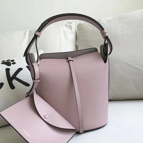 Burberry Leather Bucket Shoulder Bag, 29cm - 버버리 레… - 1