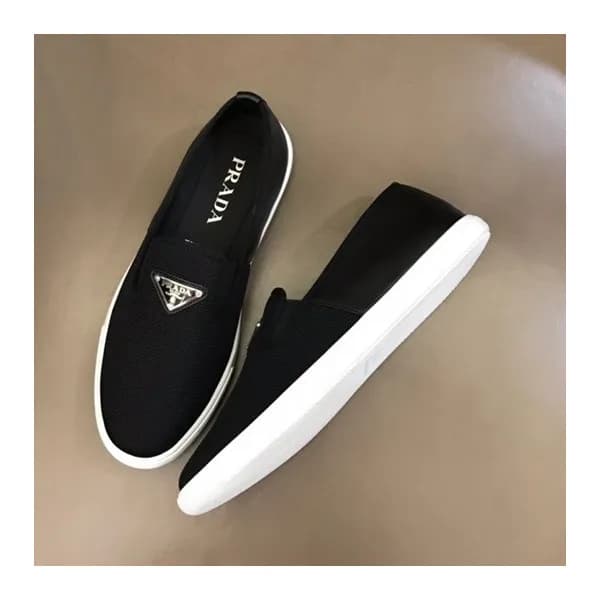 프라다 남성 클래식 블랙 슬립온 - Mens Black Slip-ons - pra02716… - 1