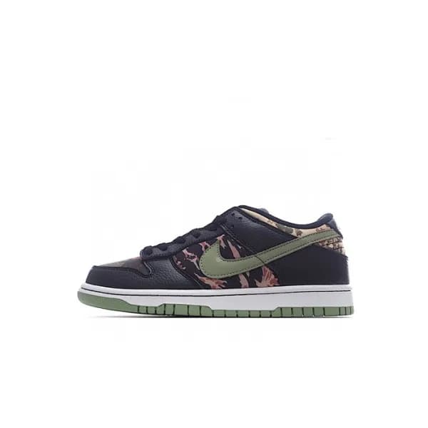나이키 남/녀 블랙 스니커즈 - Nike SB Dunk Low Unisex Sneakers… - 1