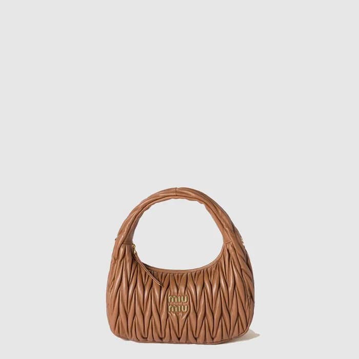미우미우 여성 완더 마테라쎄 나파 가죽 호보 백 - Miumiu Womens Wander … - 1