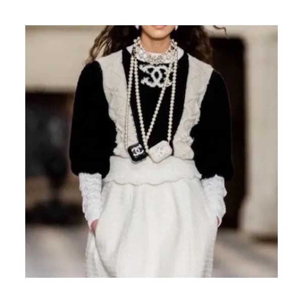 Chanel Womens 'cc' Logo Crew-neck Sweater… - 1
