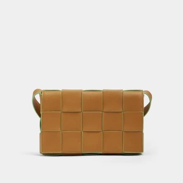 보테가베네타 남/녀 카멜 카세트백 - Bottega Veneta Unisex Camel C… - 1