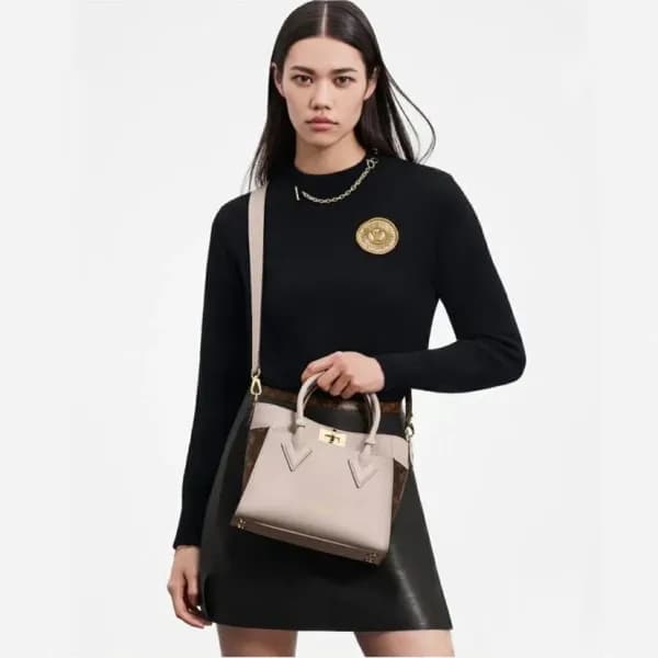 루이비통 여성 아이보리 크로스백 - Louis vuitton Womens Ivory Cr… - 1