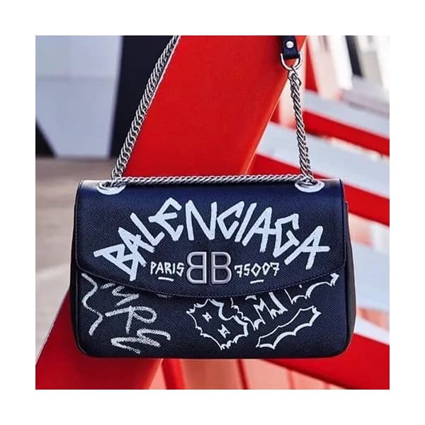 [세련되고 이뻐❤❤]Balenciaga 2019 Lock Round Leather Chai… - 1