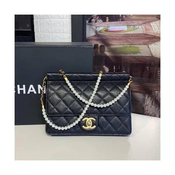 Chanel 2019 Pearl Shoulder Cross Bag ,21CM - 샤넬 2… - 1