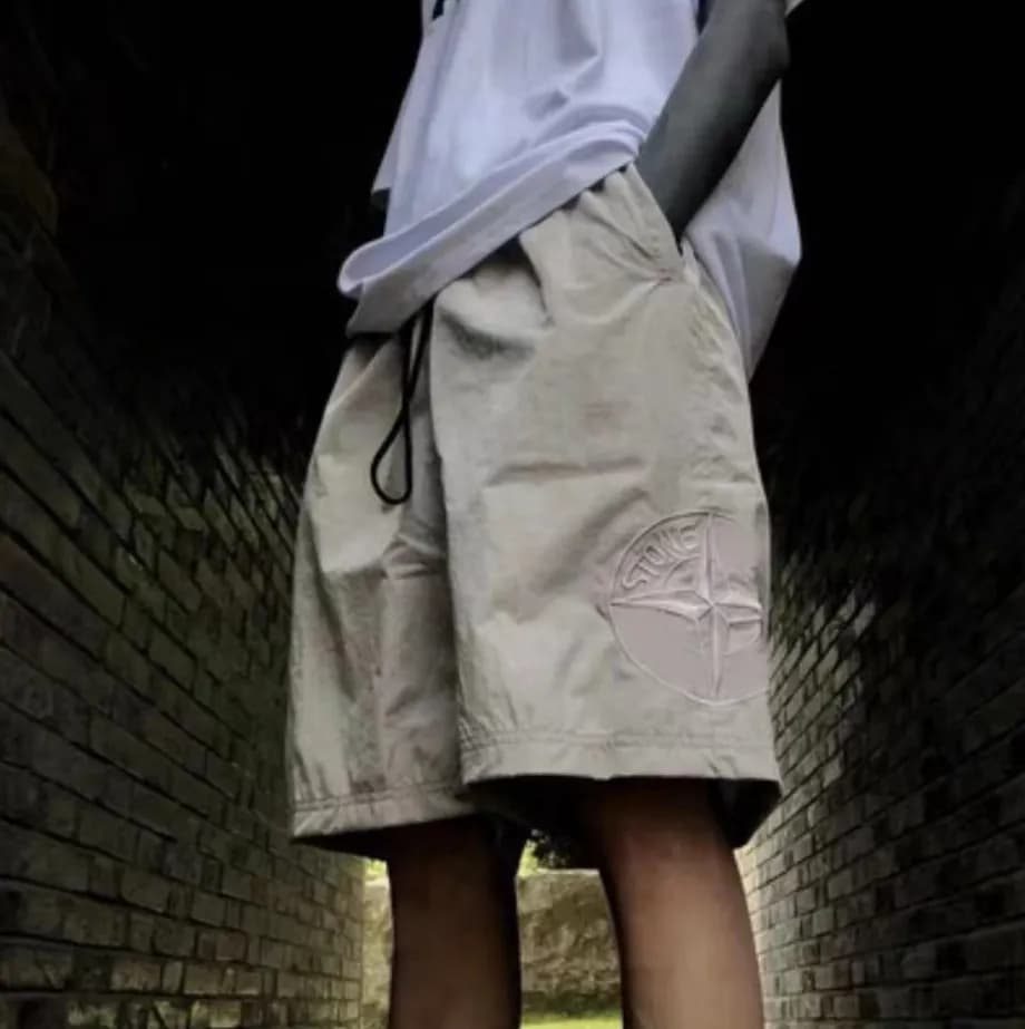 스톤아일랜드 남성 캐쥬얼 그레이 반바지 - Mens Gray Half-pants - sto… - 1