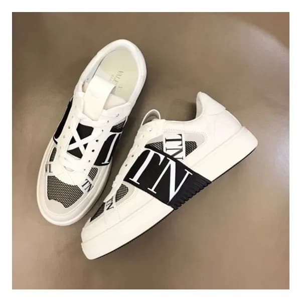 발렌티노 남/녀 트렌디 블랙 스니커즈 - Unisex Black Sneakers - val… - 1