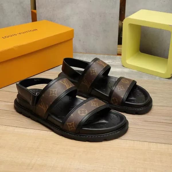 2023 루이비통 남성 이니셜 블랙 슬리퍼 - Mens Black Slippers - lo… - 1