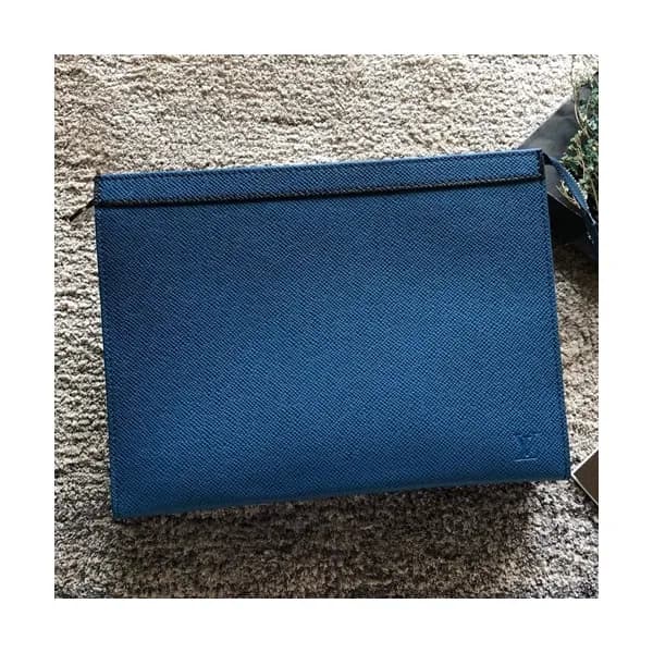 Louis Vuitton Taiga Pochette Voyage Clutch Bag,26c… - 1