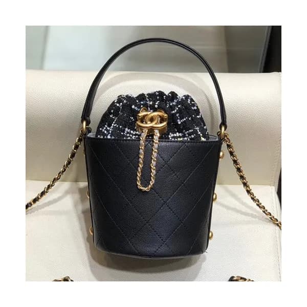 Chanel 2020 Leather Chain Bucket Tote Shoulder Cro… - 1