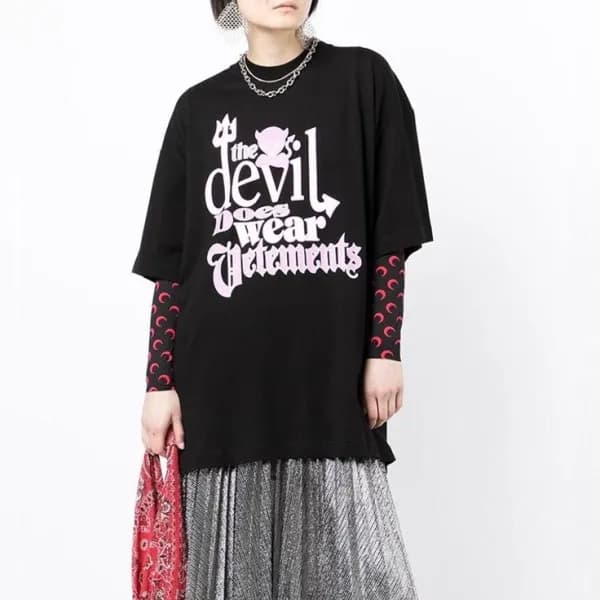 베트멍 남/녀 트렌디 블랙 반팔티 - Vetements Unisex Black Tshirt… - 1