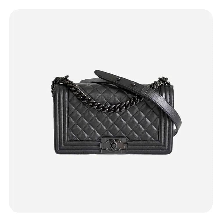 샤넬 보이백 미디움 캐비어 블랙 흑장 - Chane Boy Bag Medium Caviar… - 1