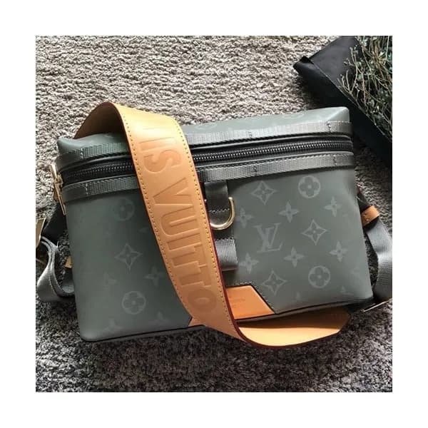 Louis Vuitton 2018 Monogram Messenger Shoulder Bag… - 1