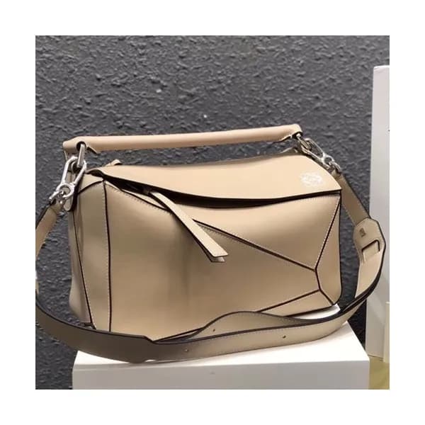 Loewe 2019 Puzzle Medium Shoulder Bag, 29CM - 로에베 … - 1