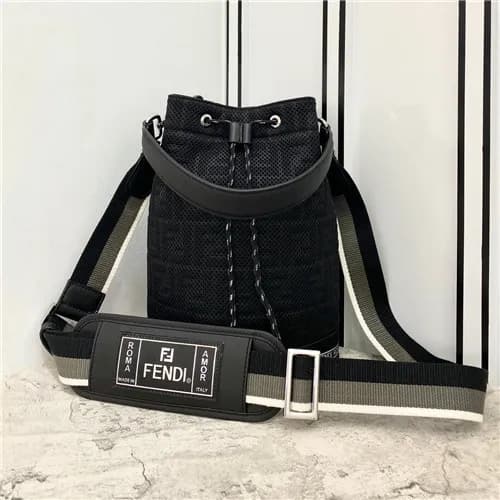 [펜디]Fendi 2021 Men's Fabric Bucket Shoulder Ba… - 1