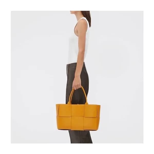 보테가베네타 여성 오렌지 토트백 - Bottega Veneta Womens Orange T… - 1