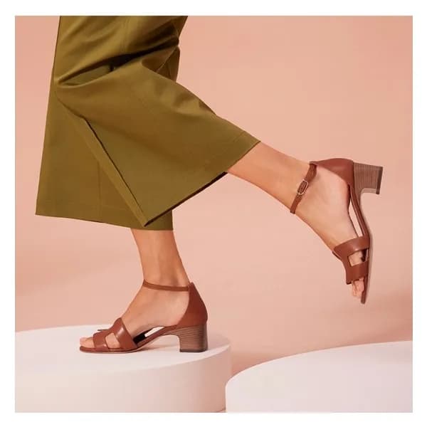 에르메스 여성 카멜 산토리니 - Hermes Womens Camel Sandal - he1… - 1