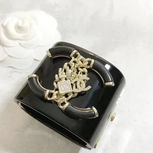 CHANEL Yellow Gold Bangle - 샤넬 여성용 팔지18k 도금 옐로우 골… - 1