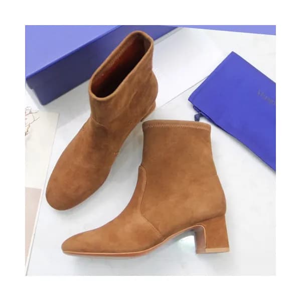Stuart Weitzman 2019 Ladies Leather Middle Heel Bo… - 1