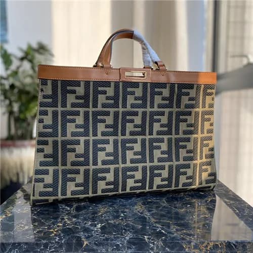 [수납력 최고]Fendi 2021 Peekaboo X-Tote Bag/Shopper Bag… - 1