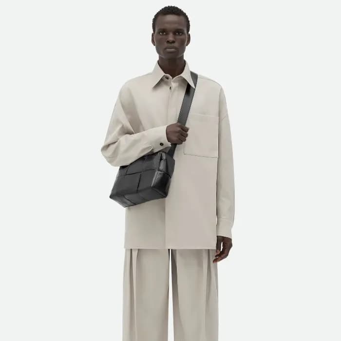 보테가베네타 남성 아르코 카세트 백 - Bottega Veneta Mens Cassette… - 1