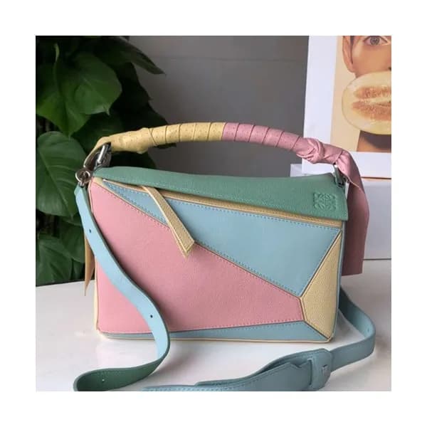 Loewe 2019 Puzzle Medium Shoulder Bag, 29CM - 로에베 … - 1