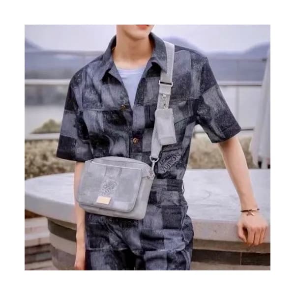 Louis vuitton Mens Logo Short Sleeved Tshirts Blu… - 1