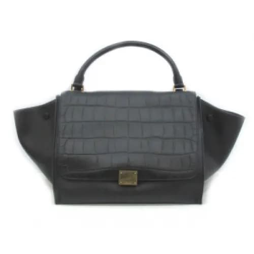 [CELINE] 셀린느 3342-1 Stamped Croc Trapeze Bag - 1