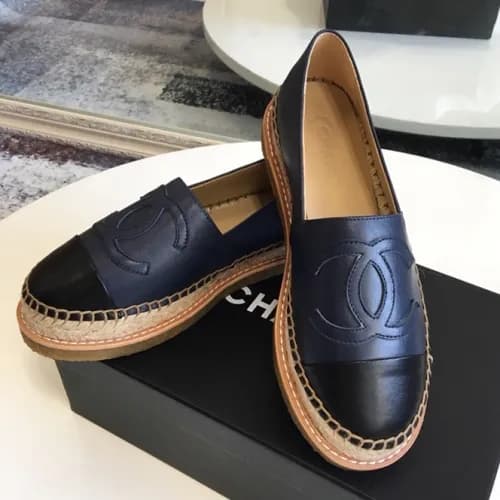 Chanel 2018 Ladies Classic CC Logo Plat Shoes - 샤넬… - 1