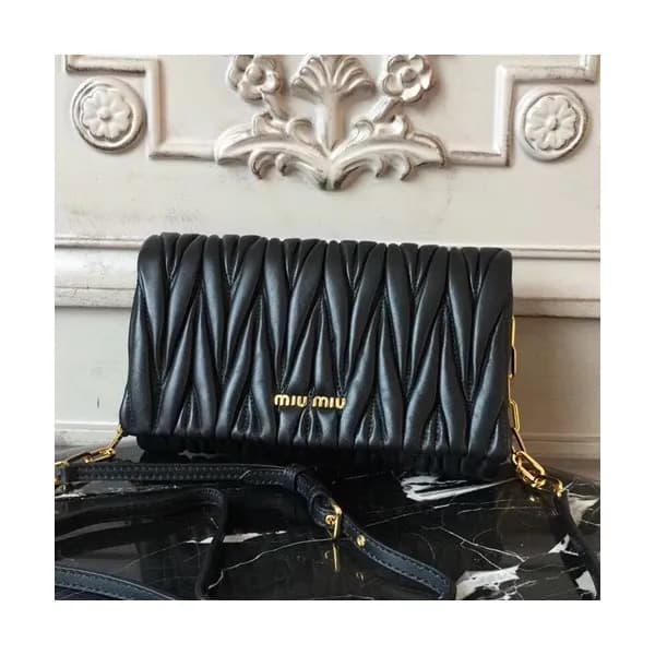 MiuMiu 2019 Matelasse Shoulder Cross Bag,19cm - 미… - 1