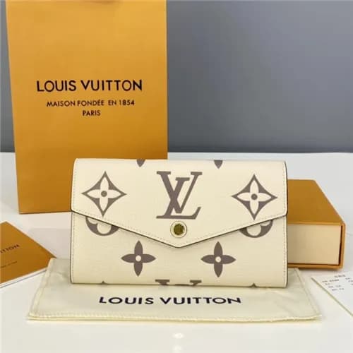 Louis Vuitton 2021 Women's Leather Wallet,19.5… - 1