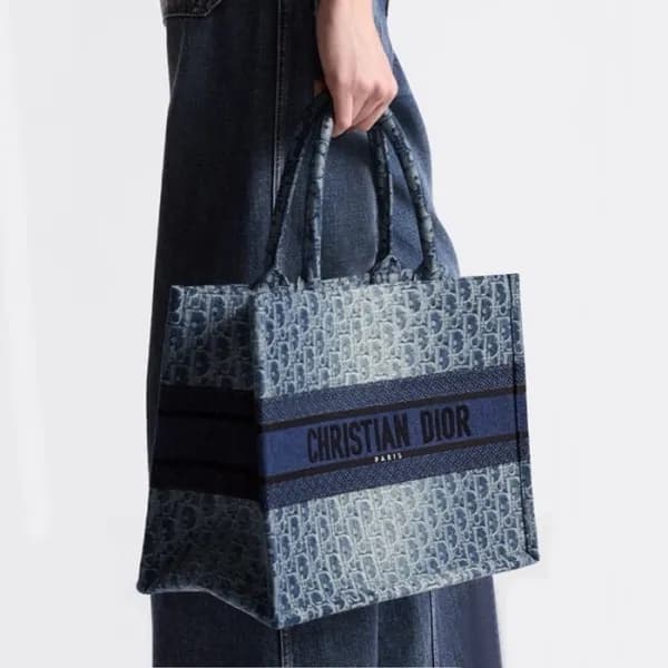디올 여성 데님 북토트 M1296 - Dior Womens Book Tote - dib21… - 1