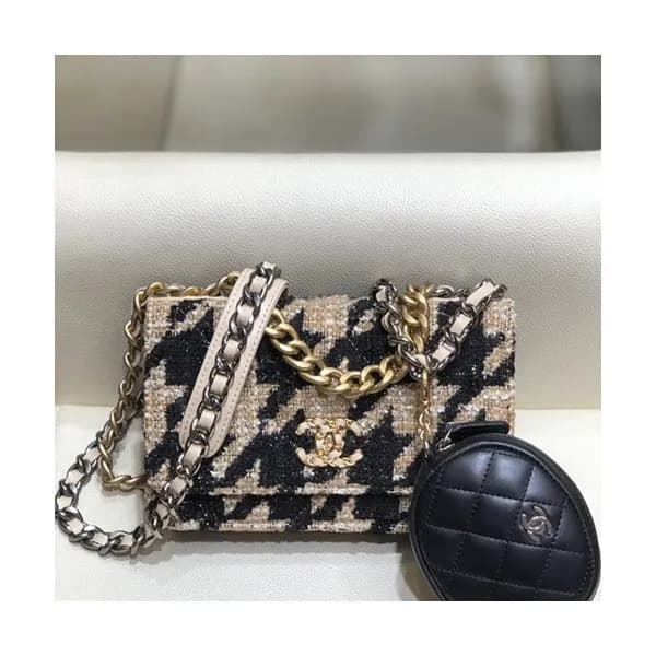 Chanel 2019 WOC Chain Cross Bag,19CM - 샤넬 2019 WOC… - 1