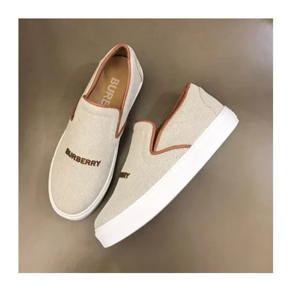버버리 남성 이니셜 베이지 슬립온 - Mens Beige Slip-ons - bur0439… - 1
