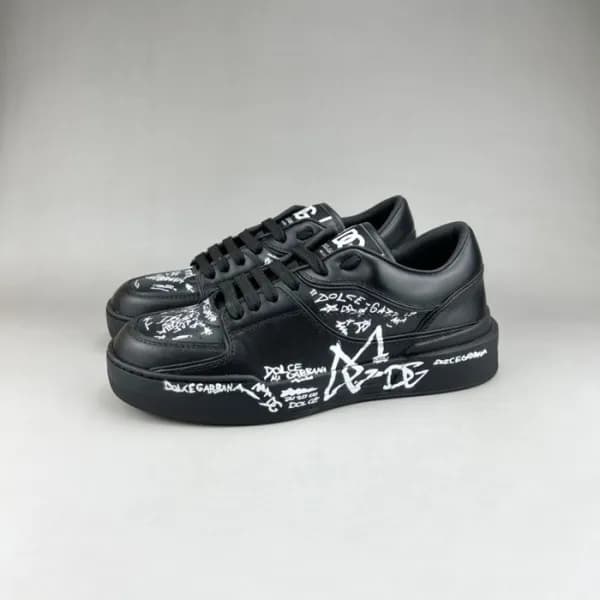 돌체앤가바나 남성 블랙 스니커즈 - Dolc& Gabbana Mens Black Sneak… - 1