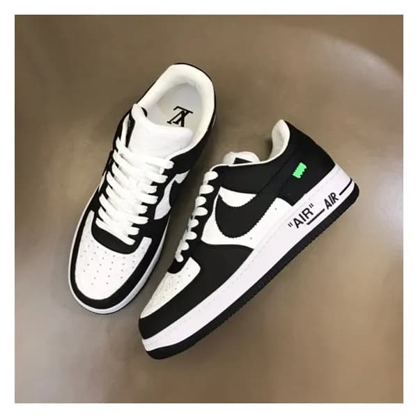 루이비통 남성 블랙 스니커즈 - Louis vuitton Mens Black Sneaker… - 1