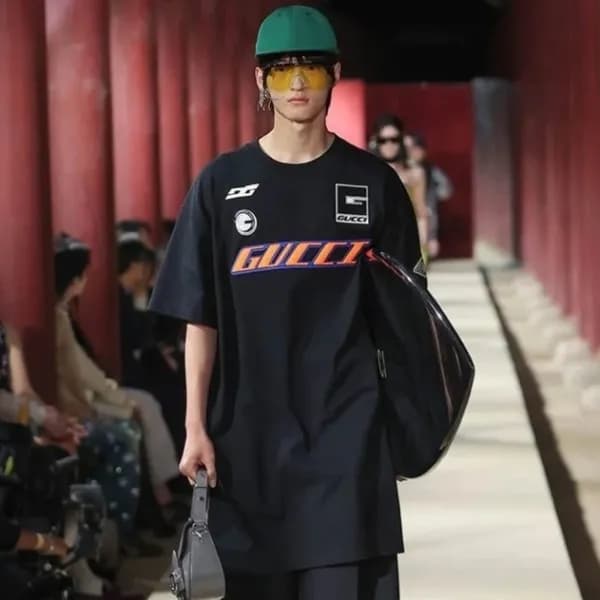 구찌 남/녀 블랙 크루넥 반팔티 - Gucci Unisex Black Short sleev… - 1