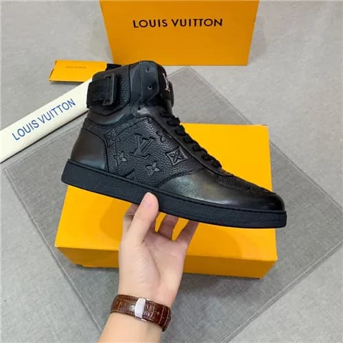 Louis Vuitton 2020 Men's Leather Sneakers - 루이… - 1
