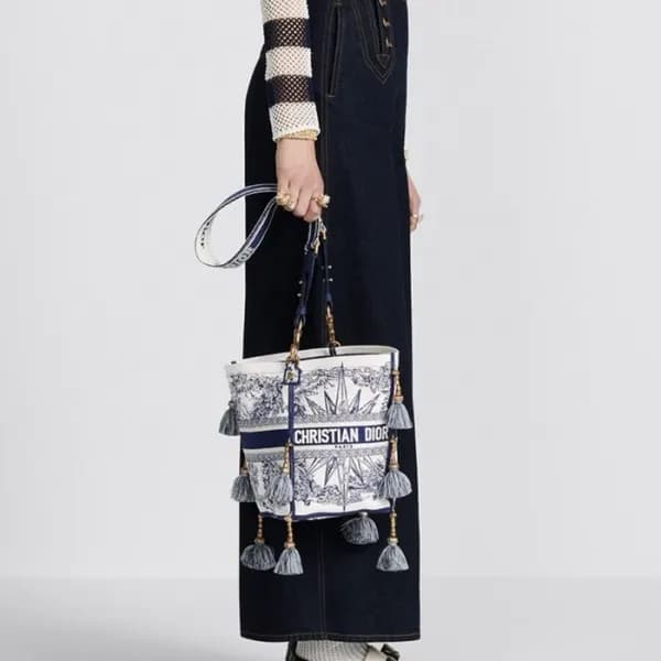 디올 여성 디 버블 버킷백 - Dior Womens D-Bubble Bucket Bag -… - 1