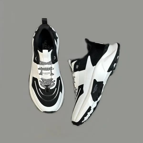 발렌티노 남성 블랙 스니커즈 - Valentino Mens Black Sneakers - … - 1
